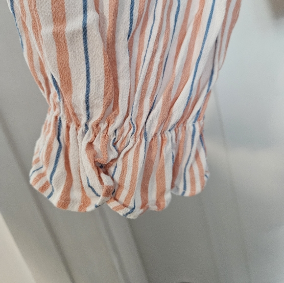 Forever21 top size Medium.        A - Picture 3 of 8